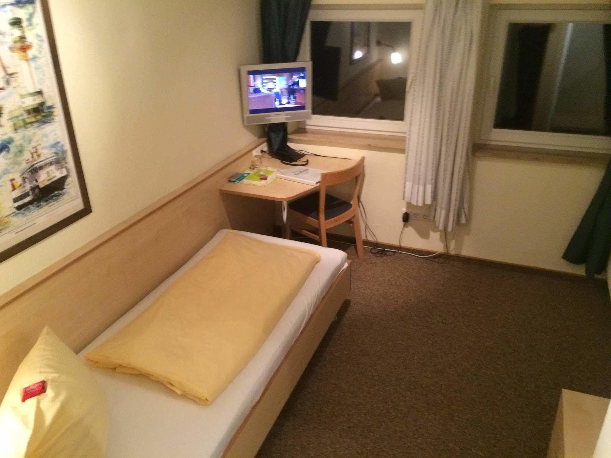 Hotel Zur Heidebluete Hambuhren Екстер'єр фото