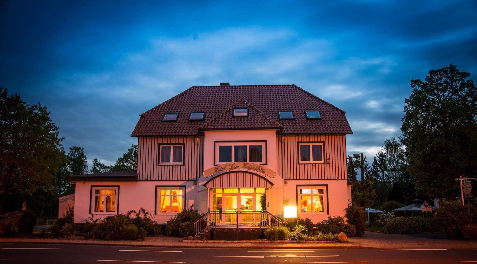 Hotel Zur Heidebluete Hambuhren Екстер'єр фото